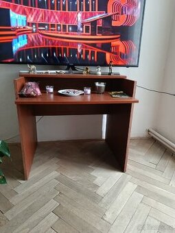 Prodám stůl za 85kč.Pevný.