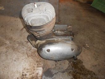 Jawa 250 panelka motor - 1