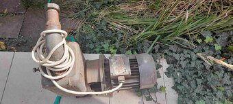 Kalové samonasávací čerpadlo