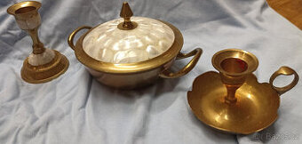 Mosazná cukřenka vykládaná perletí a svícny