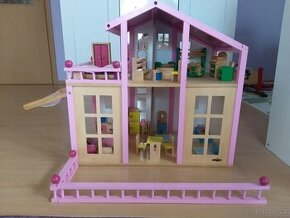 Dřevěný domeček pro panenky