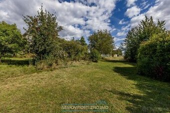 Prodej stavebního pozemku 1012m2, včetně stavebního povolení