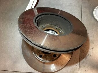 Predni brzdy Bosch bmw e90 320d