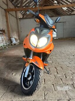 Skútr 125