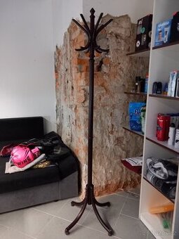 Dřevěný stojanový věšák TON - czech republik