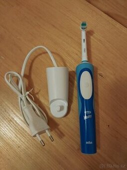 Elektrický zubní kartáček BRAUN Oral-B Vitality