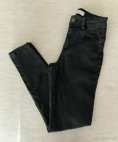 Džíny černé PULL&BEAR vel.34