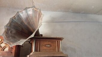 Prodám starožitný gramofon