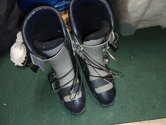 Prodám staré retro Botas boty na lyže vel. 45