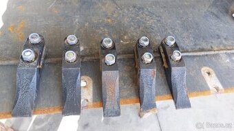 Zub k přišroubování na lžíci