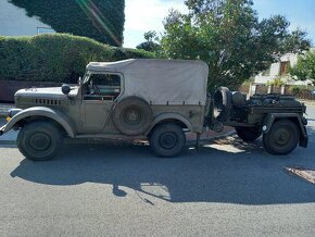 Souprava GAZ 69 s přípojným vozidlem - polní kuchyní