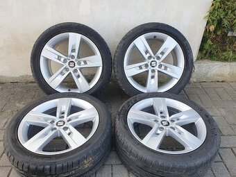 Alu kola Seat 5x112 r17 7j et49 pneu 225/45/17