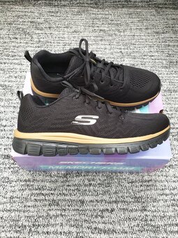 SKECHERS