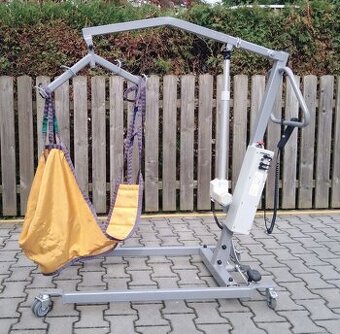 Elektrický invalidní zvedák.