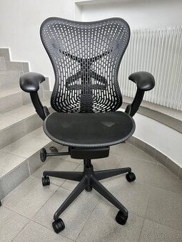 kancelářská židle Herman Miller Mirra - top stav
