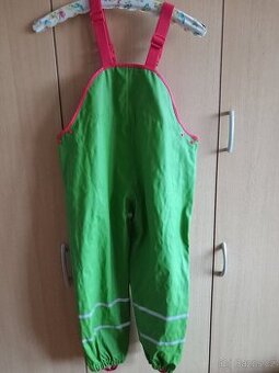 nepromokavé kalhoty vel. 116-122 cm skoro nové