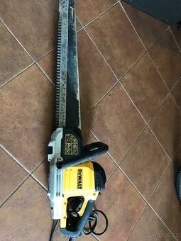 Prodam stavebni pilu dewalt dwe398 - 1