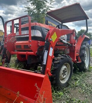 Traktor Kubota, malotraktor s čelním nakladačem 4x4