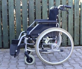 018-Mechanický invalidní vozík Meyra.