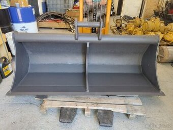 Svahovací lžíce 180cm JCB JS