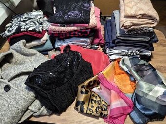 Balíček dámského oblečení velikost S - 1