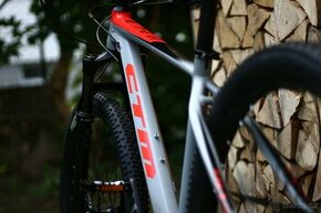 CTM Rascal 2.0 matná šedá/červená 27.5" - M/17“