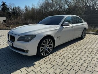 BMW 750Li V8 4.4