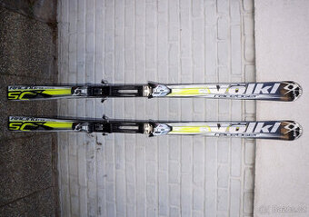 Skoro nové carvingové lyže 173 cm Volkl Racetiger, bezvadné.