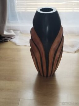 Masivní dřevěná váza