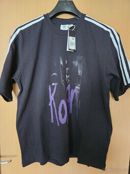 tričko Adidas x Korn Graphic Tee Carbon IN9099 vel. M