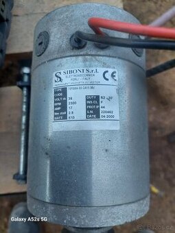 stejnosměrný motor s permanentními magnety od italského výro