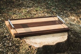 🪵 Servírovací tác z ořechu a jasanu – ruční práce