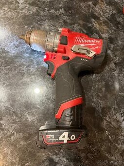 Aku vrtačka z příklepem Milwaukee m12 BDP