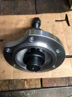 Stahovák náboje zadní nápravy Praga V3S