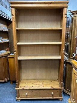 Celomasivní regál - knihovna s šuplíkem