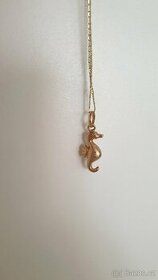 Zlatý přívěsek - mořský koník