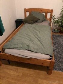 Dřevěná postel jednolůžková
