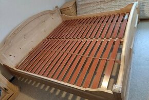 Manželská postel dřevo masiv