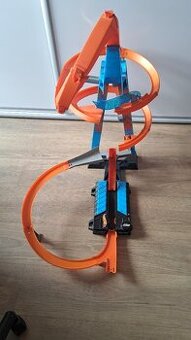 Hot wheels padající věž