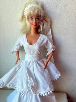 Barbie v bilem