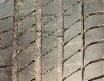 Letni pneu 225/50/17 dva kusy Michelin