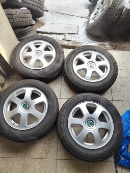 Prodám orig alu 15 škoda Octavia 1 5x100 ET 43 letní pneu