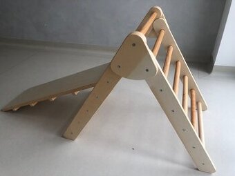 Piklerův trojúhelník s klouzačkou (Montessori)
