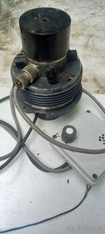 Servo motor s ovládáním