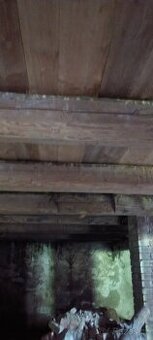 Trámy a staré desky