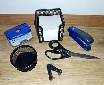 KANCELÁŘSKÉ POTŘEBY, sešívačka, papírky, děrovačka a nůžky