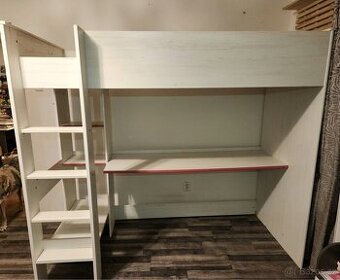 Postel (palanda se stolkem na počítač atd..)