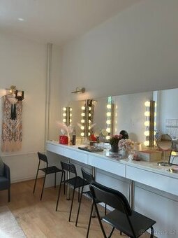 Vizážistický stůl