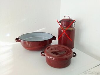 Staré, hnědočervené, smaltované nádobí