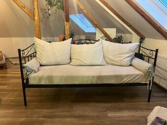 Černá kovová postel/pohovka